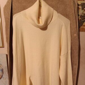 Marla Wynne Cream Color Turtle Neck Size Large Sweater  Slightly Used